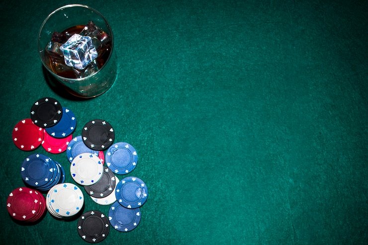 Antarmuka permainan Dragon Hatch di saba slot dengan gulungan slot, tabel pembayaran, dan kontrol taruhan